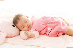 【育兒常識】讓寶寶仰躺著喝奶 易造成中耳積水影響聽力