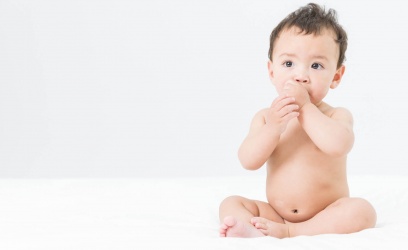 【育兒常識】寶寶肚臍上貼銅板才不會「凸肚臍」？
