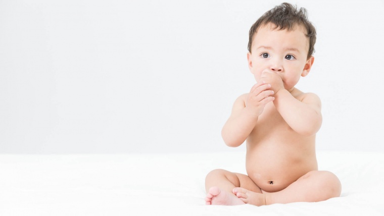 【育兒常識】寶寶肚臍上貼銅板才不會「凸肚臍」？