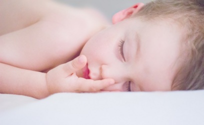【育兒常識】一條毛巾讓寶寶安穩入睡